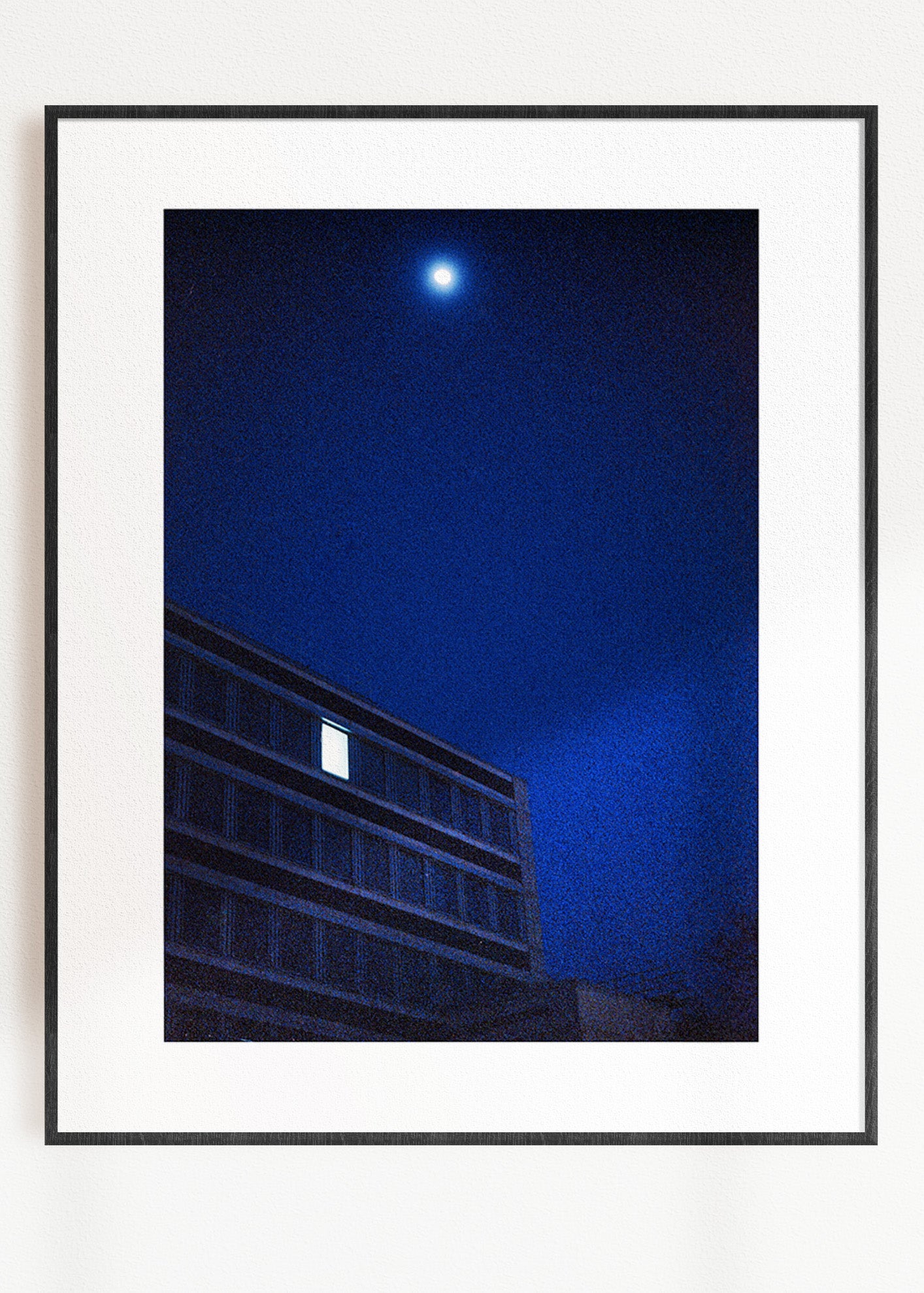 Gerahmter Kunstdruck "Mond und Büro"