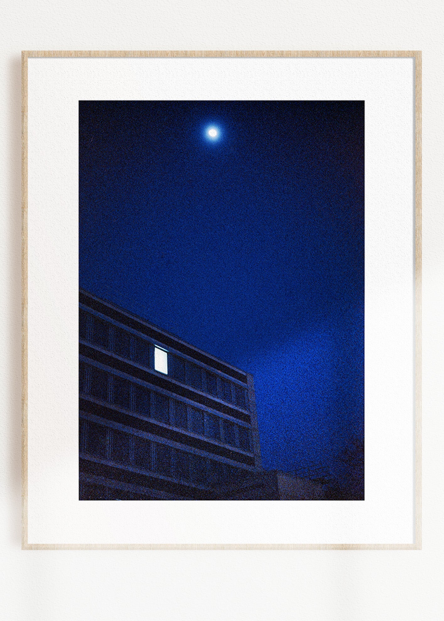Gerahmter Kunstdruck "Mond und Büro"