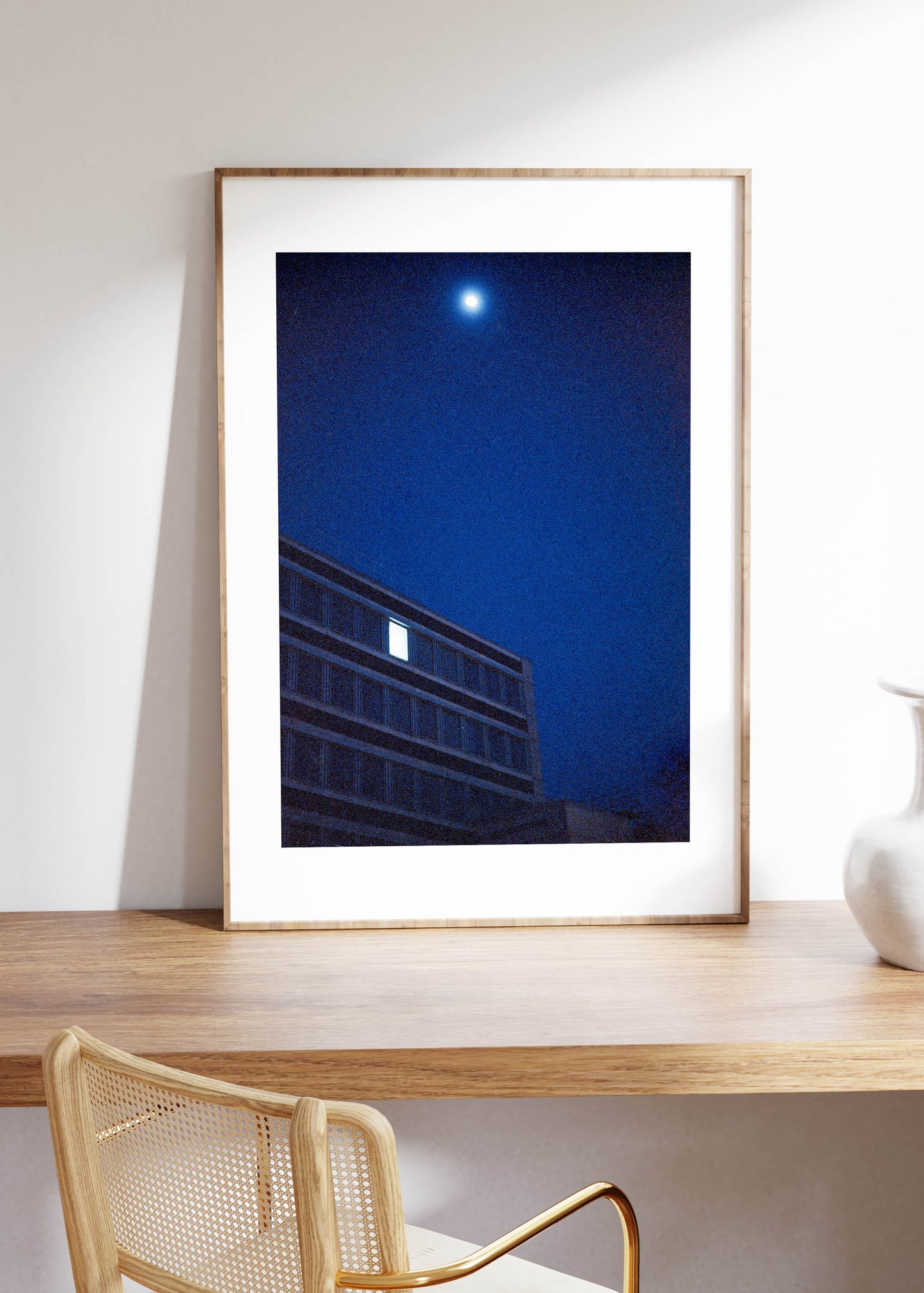 Gerahmter Kunstdruck "Mond und Büro"