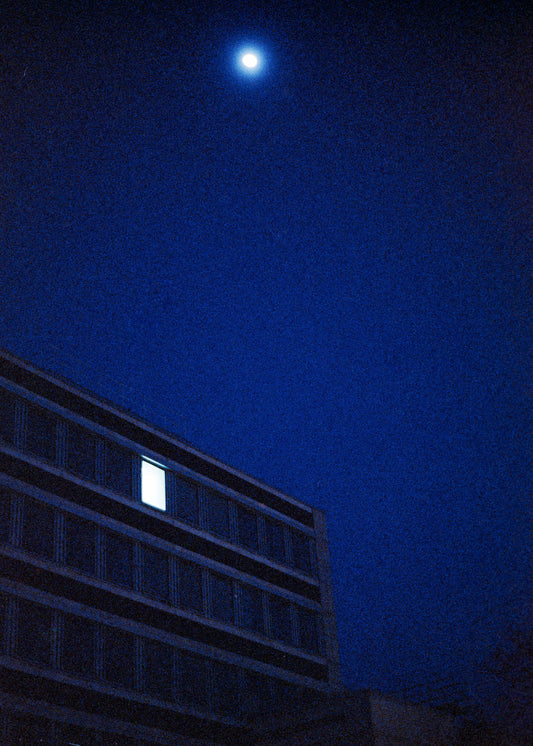Gerahmter Kunstdruck "Mond und Büro"